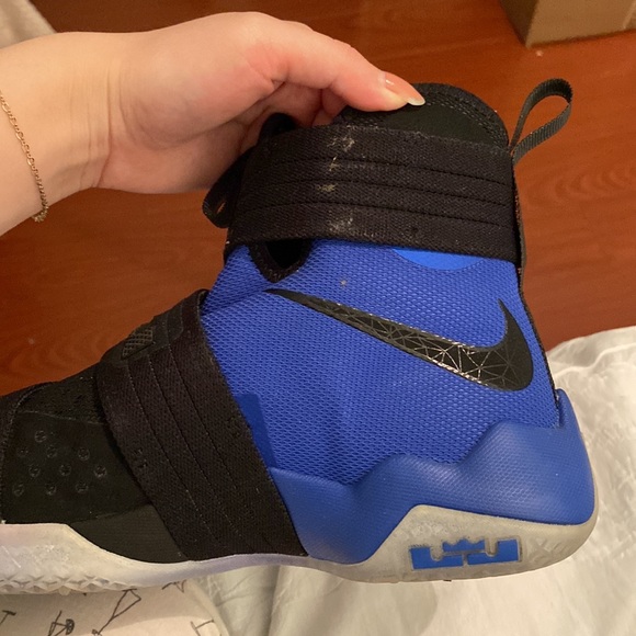 Nike basketball shoes - Picture 4 of 5